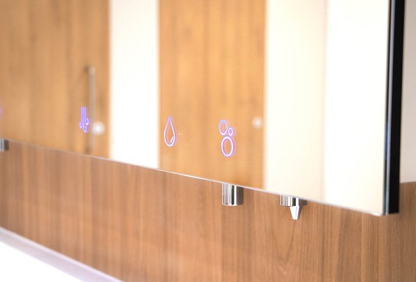 venesta-washrooms-case-study-mid-kent-golf-club-mirror-box-units-unity-cubicles